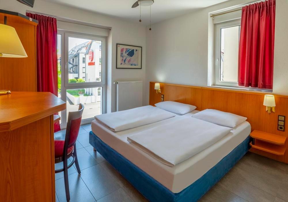 Heilbronner Hotel Am Schoenen Theater ภายนอก รูปภาพ